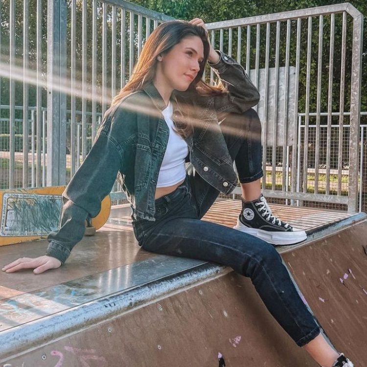 Η Αφροδίτη Λιάντου με το total denim σύνολο που θα σε ξετρελάνει