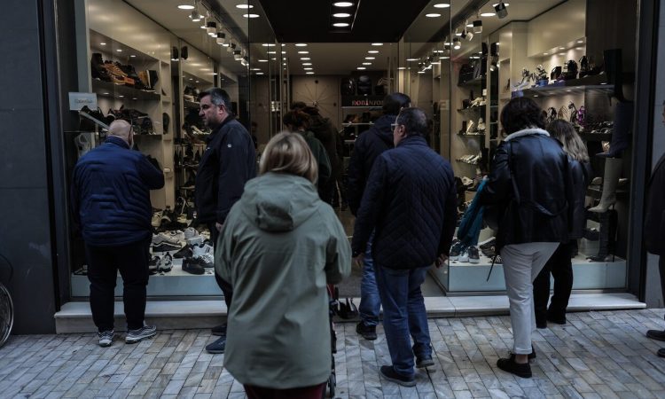 Σούπερ μάρκετ – Mαγαζιά: Ποια είναι ανοιχτά σήμερα, Δευτέρα 2 Γενάρη
