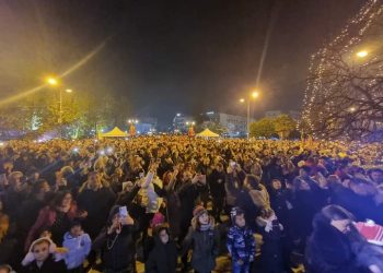Στην κεντρική πλατεία υποδέχθηκαν οι Τρικαλινοί το 2023