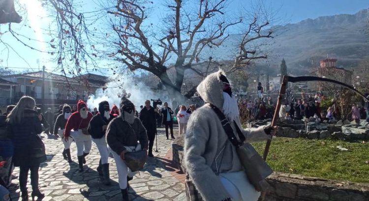 Νέα χρονιά με το έθιμο των Καρκατζάλων στο Γοργογύρι του Δ. Τρικκαίων