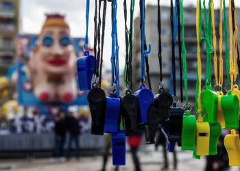 Ξεκινά το Πατρινό Καρναβάλι – Βγήκε στους δρόμους ο τελάλης