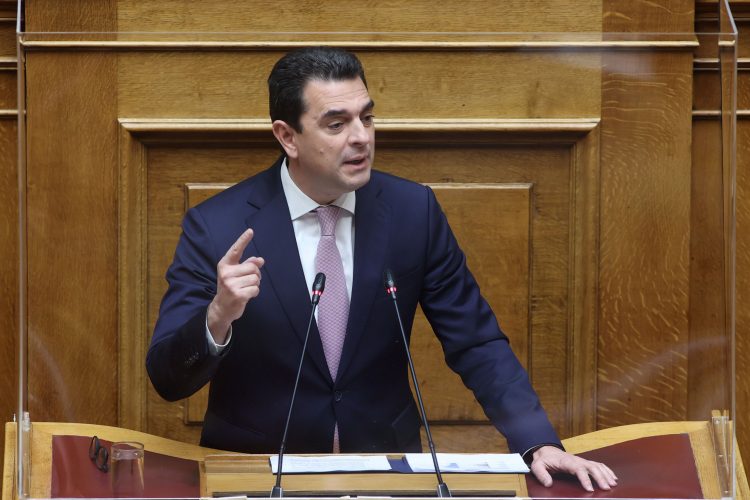 Σκρέκας στη Βουλή: «Πράξη απελπισίας η πρόταση μομφής του ΣΥΡΙΖΑ»