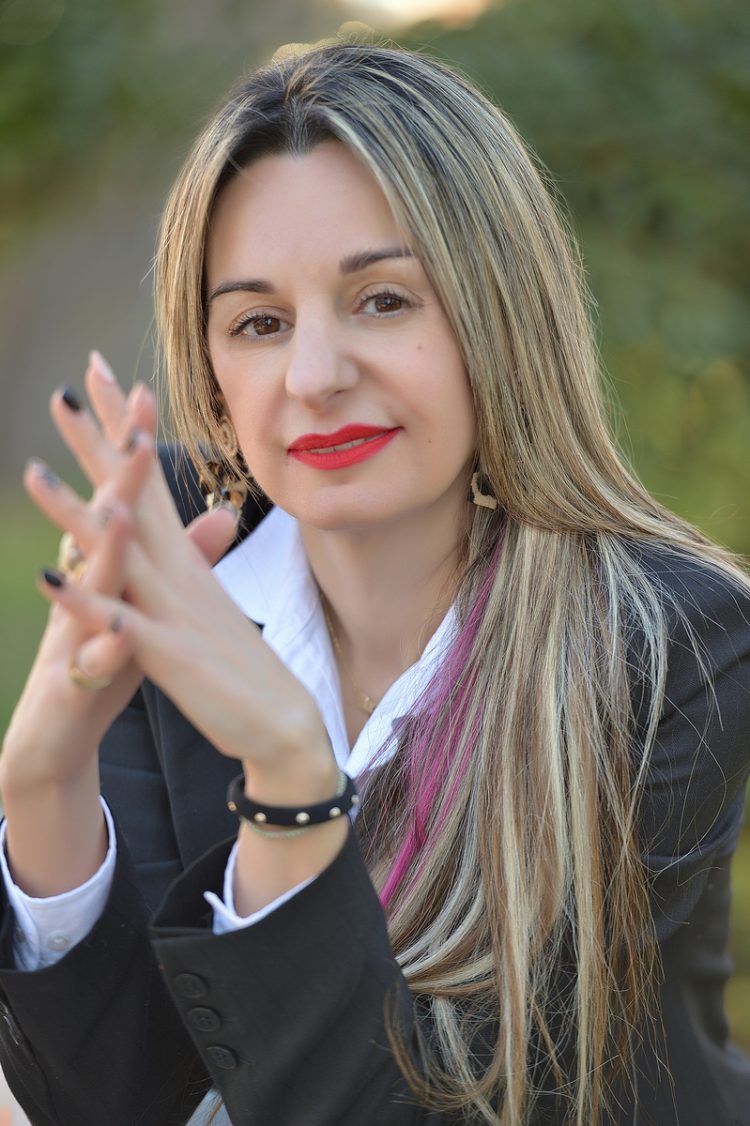 Ελάτε σκότωσα τη γυναίκα μου…..