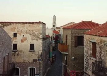 Η «πέτρινη καρδιά» της Μάνης από ψηλά – Δείτε την πανέμορφη Αρεόπολη