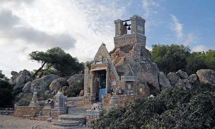 Άγιος Νικόλαος, το «μυστικό» ξωκκλήσι της Βουλιαγμένης