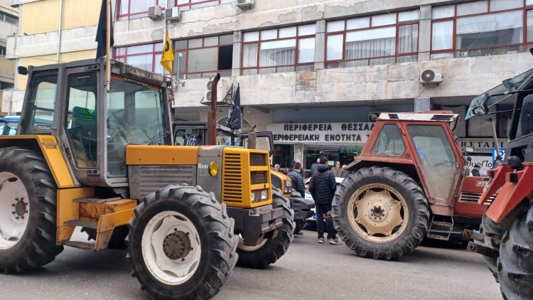 Με τα τρακτέρ στο κέντρο των Τρικάλων οι αγρότες-Κινητοποίηση σήμερα για την διεκδίκηση των αιτημάτων τους