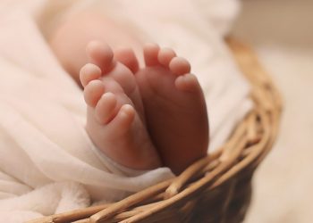Βέροια: Είπε «πάω για ρεβεγιόν» και πέταξε το βρέφος στον Αλιάκμονα