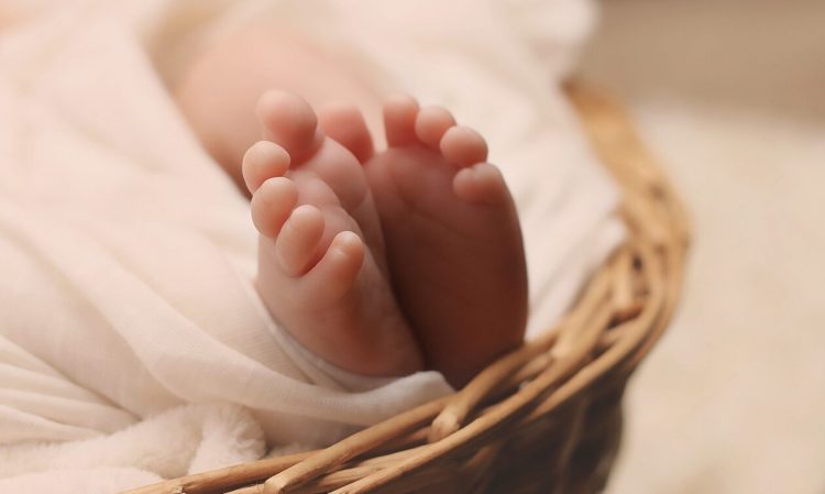 Βέροια: Είπε «πάω για ρεβεγιόν» και πέταξε το βρέφος στον Αλιάκμονα