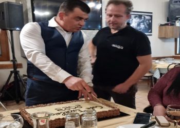 Την πρωτοχρονιάτικη πίτα έκοψε η Excelsior του Άγγελου Ντούμα