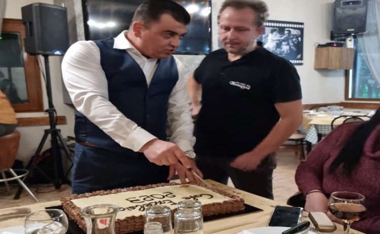 Την πρωτοχρονιάτικη πίτα έκοψε η Excelsior του Άγγελου Ντούμα