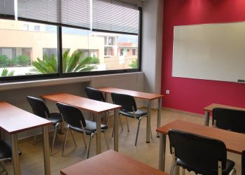 Κλειστά τα φροντιστήρια την ημέρα των Τριών Ιεραρχών