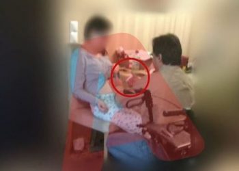 Ψευτογιατρός: Φωτογραφία – ντοκουμέντο στην οποία κάνει ένεση σε ασθενή με σκλήρυνση
