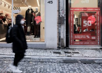 Χειμερινές εκπτώσεις: Ξεκινούν αύριο – Η Κυριακή με ανοιχτά μαγαζιά