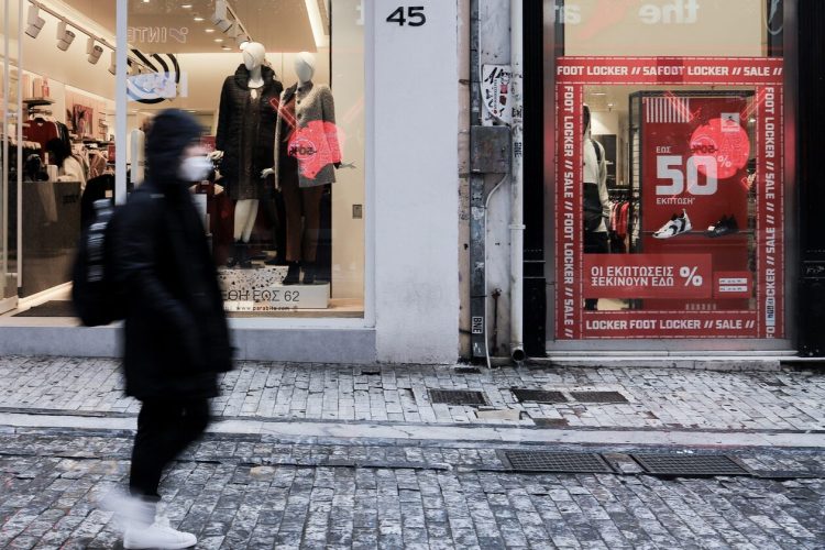 Χειμερινές εκπτώσεις: Ξεκινούν αύριο – Η Κυριακή με ανοιχτά μαγαζιά