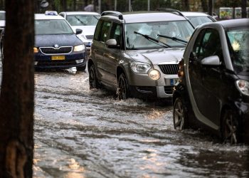 Καιρός – Αρνιακός : Έρχονται καταιγίδες και χιόνια – Πού θα «χτυπήσει» η κακοκαιρία