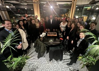 Κοπή πίτας των καταστημάτων ΚΑΡΑΚΙΚΕΣ στα Τρίκαλα (φώτο)