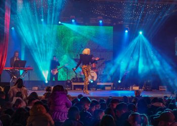 Με εντυπωσιακό show με βεγγαλικά και την Τάμτα επί σκηνής έκλεισε ο Μύλος των Ξωτικών (φωτό-video)