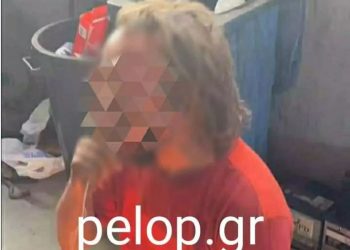 Τον έβαλαν να τους πει γονατιστός τα κάλαντα και του έβαλαν φωτιά