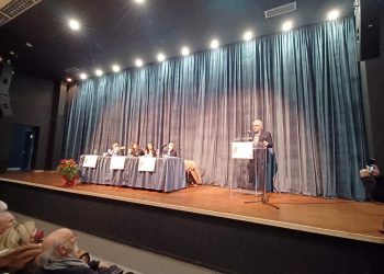 Κοσμοσυρροή για την παρουσίαση του βιβλίου του Ευκλείδη Τσακαλώτου στα Τρίκαλα