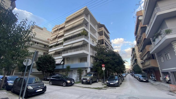Πωλείται διαμέρισμα 111 τμ με κλειστή θέση πάρκινγκ κοντά στην πλατεία Δεσποτικού