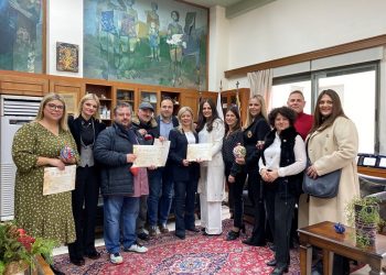 Βραβεία σε πολίτες και καταστηματάρχες για τον καλύτερο χριστουγεννιάτικο στολισμό στον Δήμο Τρικκαίων