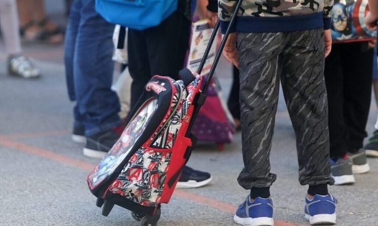 Σχολεία: Ανοίγουν κανονικά τη Δευτέρα (9/1) διαμηνύει η Κεραμέως