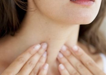 Θυρεοειδής: 7 σημάδια ότι υπάρχει πρόβλημα και δεν πρέπει να τα αγνοήσετε