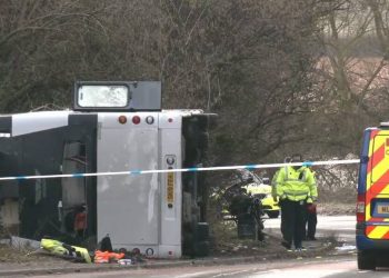 Βρετανία: Ανετράπη διώροφο λεωφορείο στο Σόμερσετ- Αναφορές για πολλούς τραυματίες