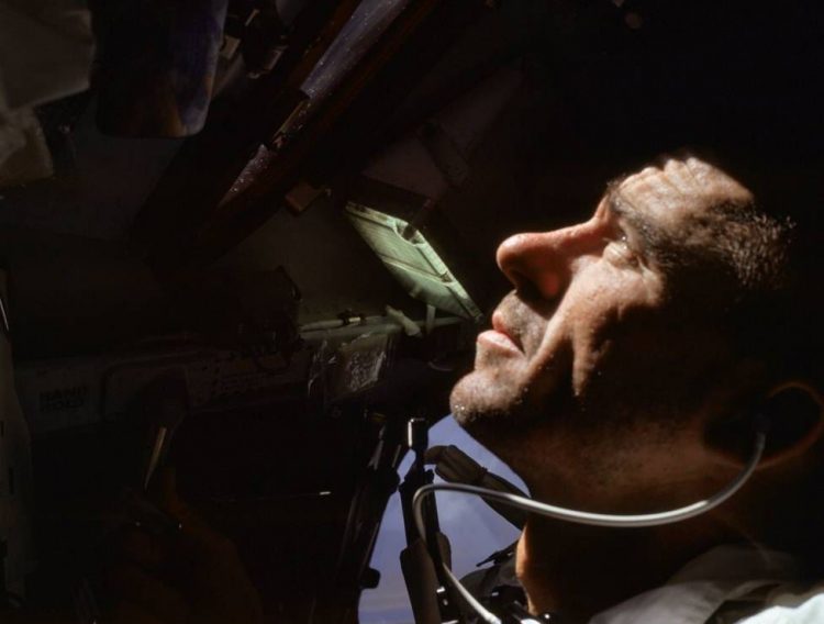 Απεβίωσε ο Walter Cunningham, αστροναύτης του Apollo 7