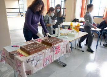 H κοπή της βασιλόπιτας στο Ε.Ε.Ε.ΕΚ. Τρικάλων
