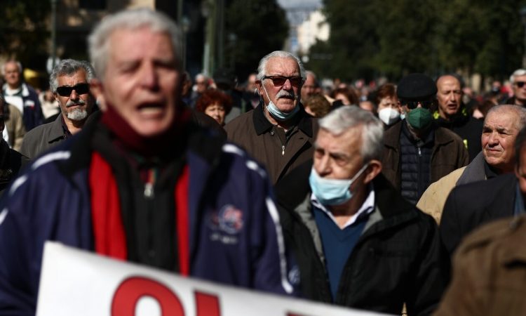 Συνταξιούχοι: Ποιοι θα λάβουν εφάπαξ επίδομα 200 έως 300 ευρώ – Οι κατηγορίες και τα ποσά