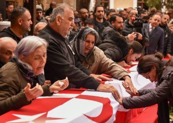 Kενάν Ακίν: Ο άνθρωπος που δολοφόνησε τον Σολωμό Σολωμού έχασε τα εγγόνια του στο σεισμό