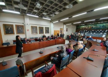 Παράσταση διαμαρτυρίας στο Δημαρχείο Τρικκαίων έκαναν τα μέλη του Συλλόγου Φίλων Σιδηροδρόμου Τρικάλων για τον καρβουνιάρη