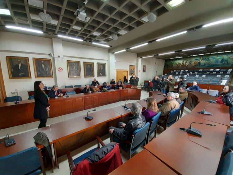 Παράσταση διαμαρτυρίας στο Δημαρχείο Τρικκαίων έκαναν τα μέλη του Συλλόγου Φίλων Σιδηροδρόμου Τρικάλων για τον καρβουνιάρη