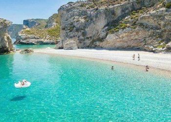 124 σκαλοπάτια.. Τόσα πρέπει να κατέβεις για να φτάσεις στον καλοκαιρινό Παράδεισο της Ελλάδας