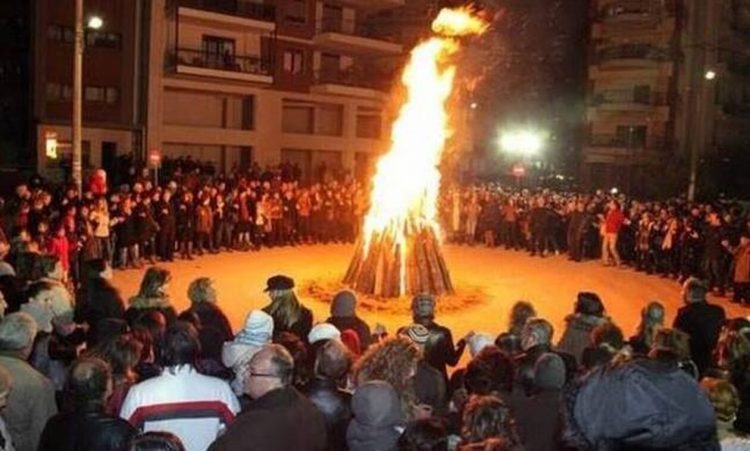 Η νύχτα της Αποκριάς στα Ιωάννινα έχει τη δύναμη της φωτιάς – Επιστρέφουν οι «Τζαμάλες»