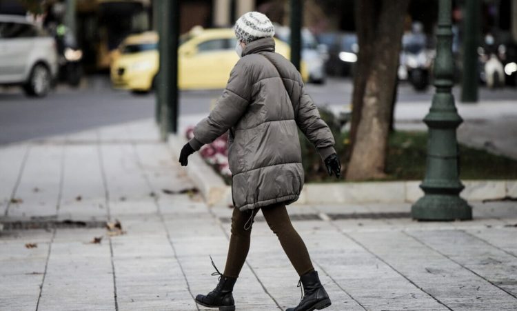 Βελτιωμένος ο καιρός σήμερα: Επιμένει το τσουχτερό κρύο – Πού θα χιονίσει