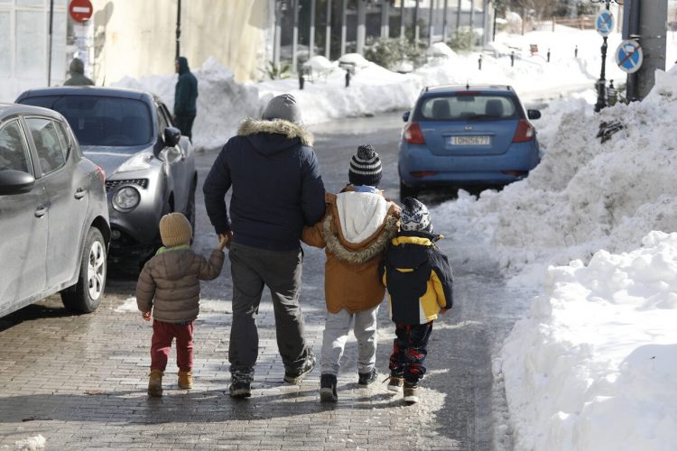 Κακοκαιρία Μπάρμπαρα: Χιόνια μέχρι και την Τρίτη – Οι οδηγίες της Πολιτικής Προστασίας