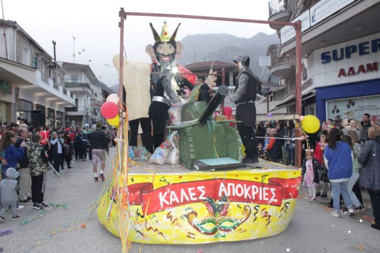 Κοσμοπλημμύρα στην Πύλη για το καρναβάλι-Αναβίωση του εθίμου με τα από 35 χρόνια