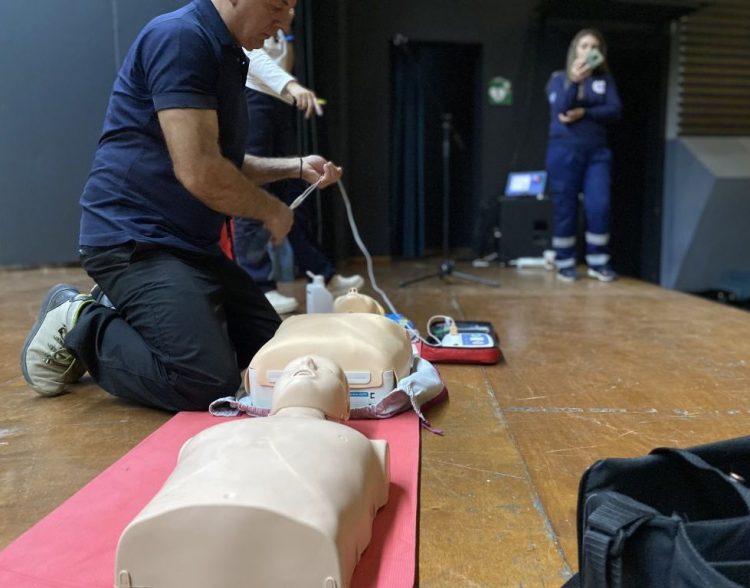 Ενημέρωση για ΚΑΡΠΑ – απινιδωτή σε εργαζόμενους/ες του Δ. Τρικκαίων