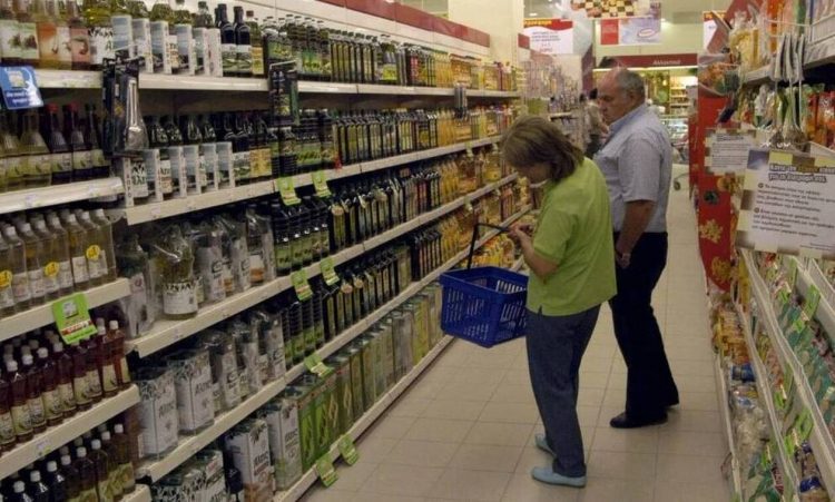Market Pass: Πολίτες προσπαθούν να αποδείξουν ότι δεν φιλοξενούνται από τους θανόντες συζύγους τους