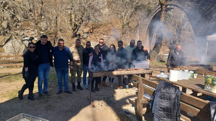 Τσίκνισμα για καλό σκοπό από τα μέλη του ΜοιραΖΩμαι