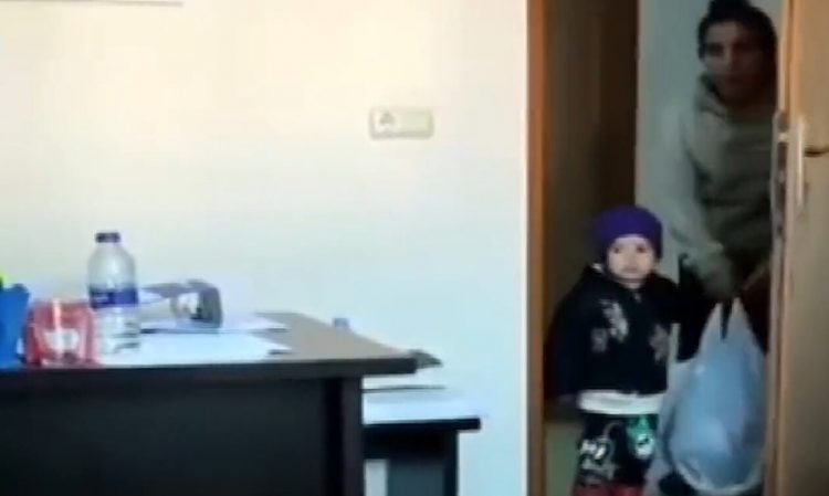Σεισμός στην Τουρκία: Πατέρας που απεγκλωβίστηκε συναντά την κόρη του – Ραγίζει καρδιές το βίντεο