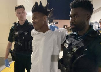 ΗΠΑ: Τρεις νεκροί από πυρά 19χρονου κοντά στο Ορλάντο – Ο δράστης συνελήφθη