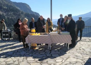 Η κοπή της βασιλόπιτας στην κοινότητα Στουρναρείκων