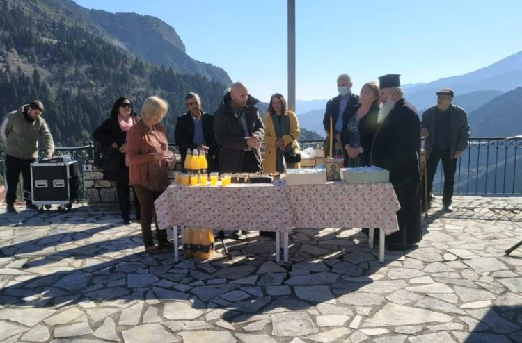 Η κοπή της βασιλόπιτας στην κοινότητα Στουρναρείκων