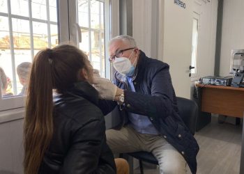 Οδοντιατρικός έλεγχος στους τρικαλινούς Ρομά από το Κέντρο Κοινότητας του Δήμου Τρικκαίων