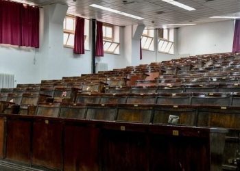 Φοιτητής στη Λάρισα έκανε το σκονάκι του αιώνα αλλά τον έκαναν «τσακωτό»