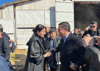 Επίσκεψη του Αλέξη Τσίπρα σε κτηνοτροφική μονάδα στην Φιλύρα Τρικάλων-Ενημερώθηκε για τα οξυμένα προβλήματα των κτηνοτρόφων (φωτό-video)
