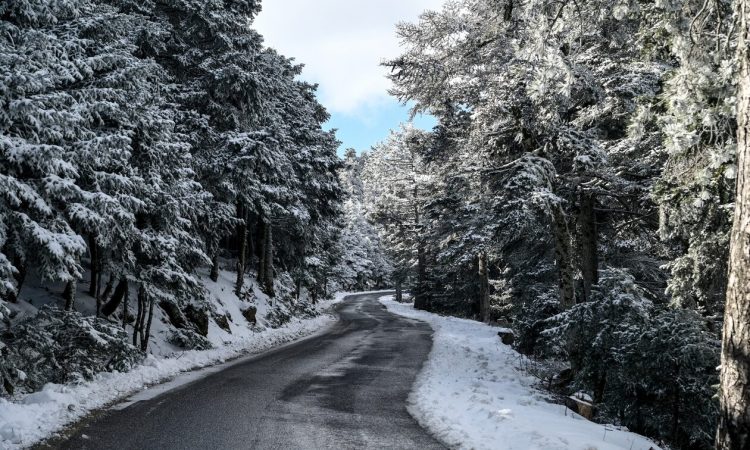 Κακοκαιρία Μπάρμπαρα: Πού υπάρχουν προβλήματα – Πού χρειάζονται αλυσίδες
